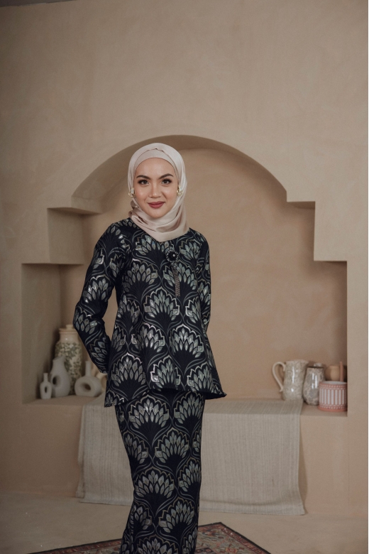 Wirda Brocade Saree - Black